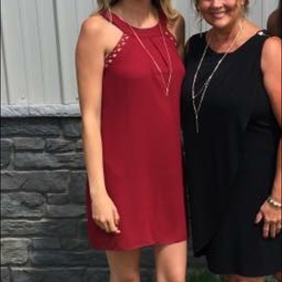 Iz Byer Dresses & Skirts - ⭐️B2G1⭐️ iZ Byer Burgundy Dress